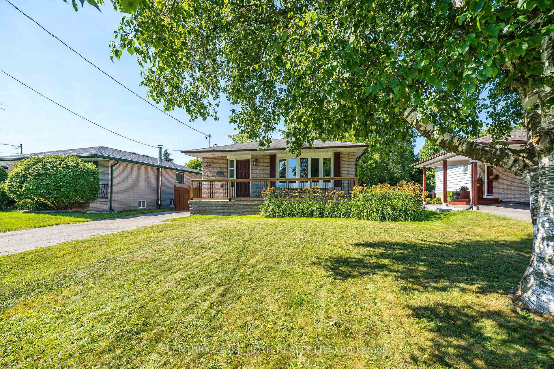 Property Photo: 466 Dianne Drive ON L1H 7A6