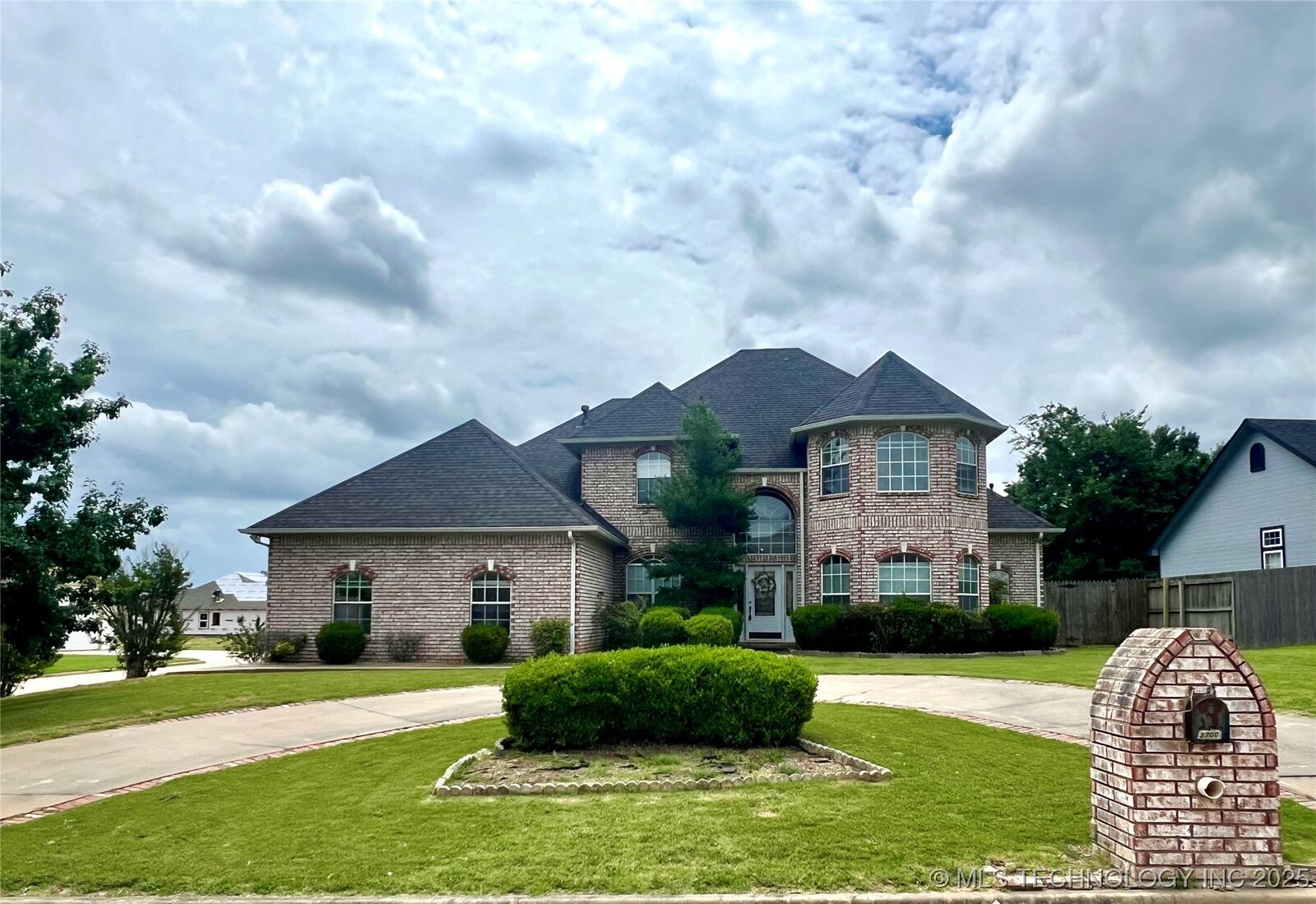 Property Photo: 3700 Shefield Avenue OK 74403