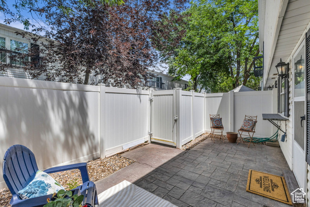 Property Photo: 607 E 4030 S UT 84107