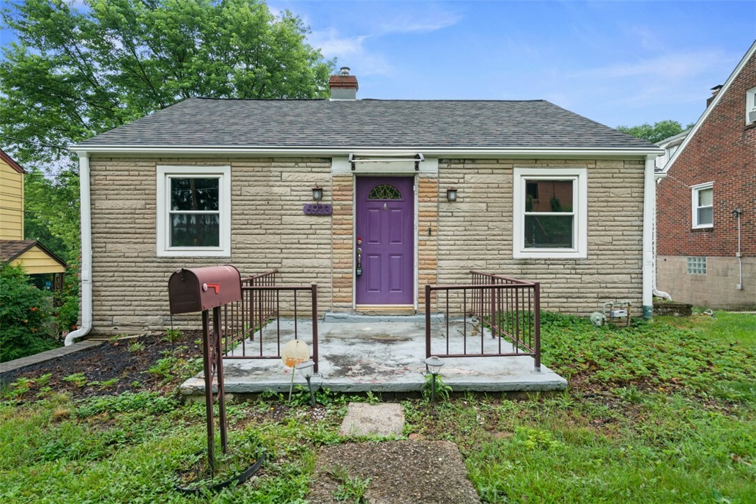 Property Photo: 6923 Wilson St PA 15122