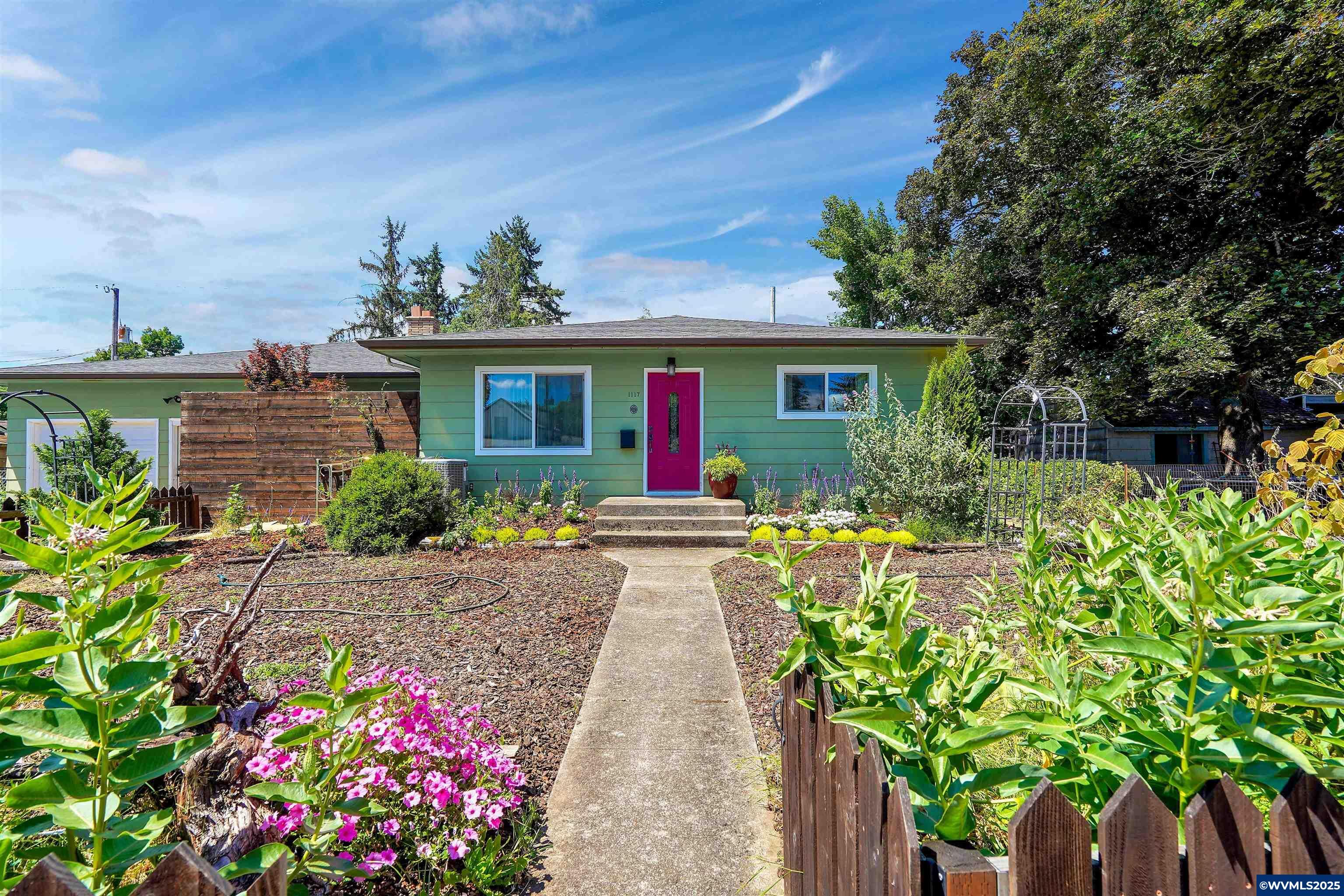 Property Photo: 1117 Ruge St NW OR 97304