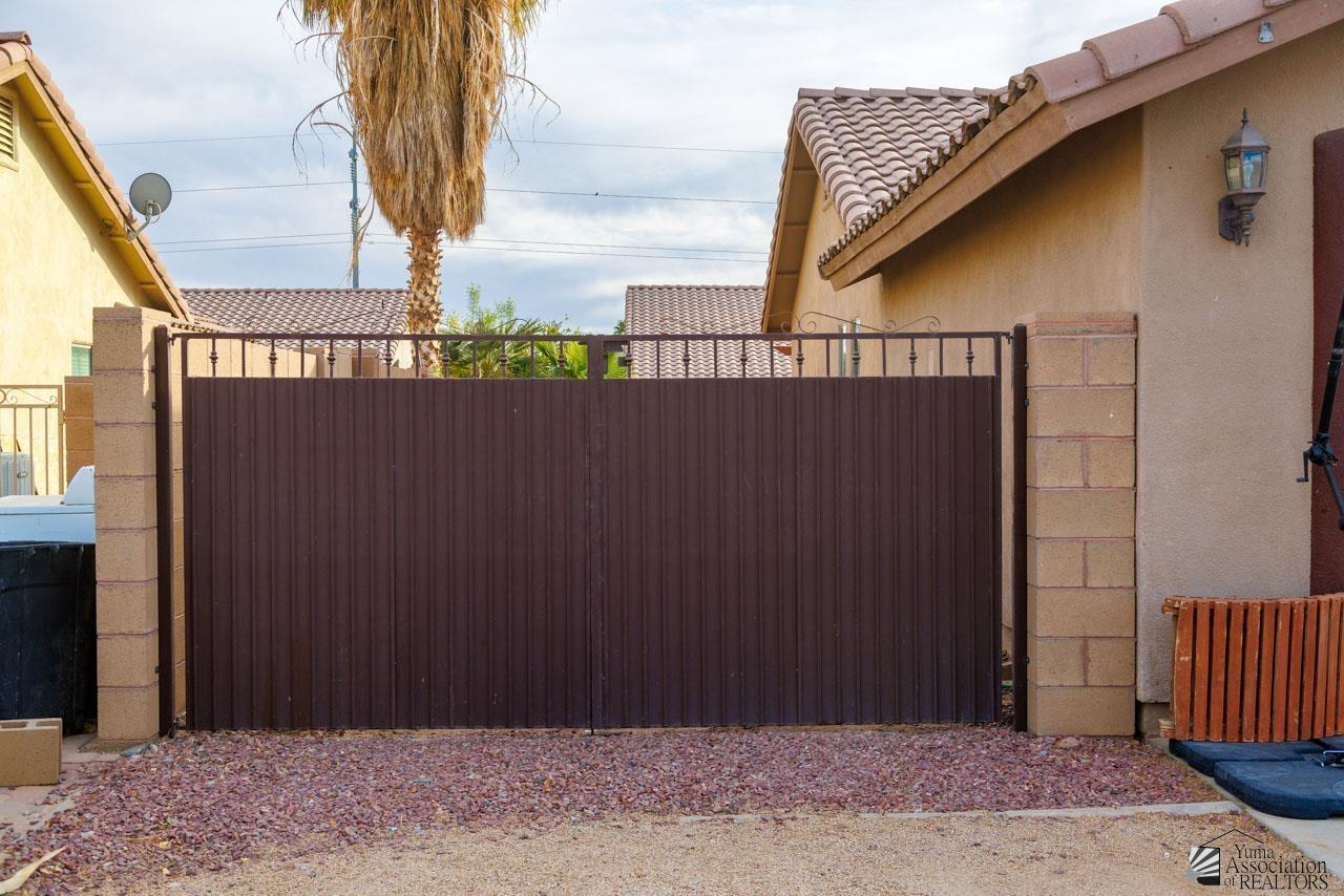 Property Photo: 7631 E 25 Pl AZ 85365