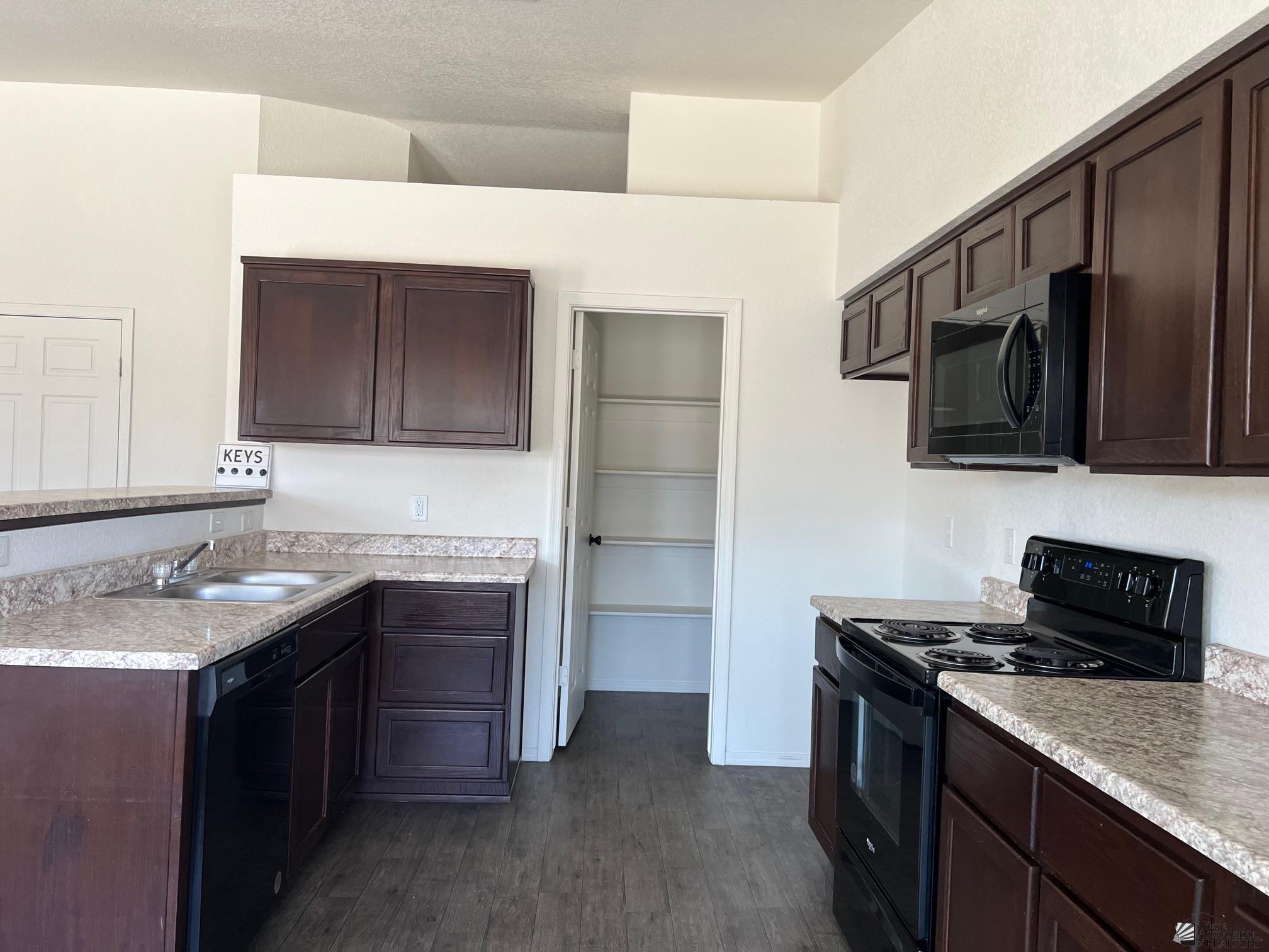 Property Photo: 7561 E 42 Ln AZ 85365