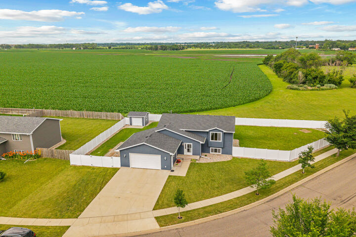 Property Photo: 2020 S Lawson St SD 57401