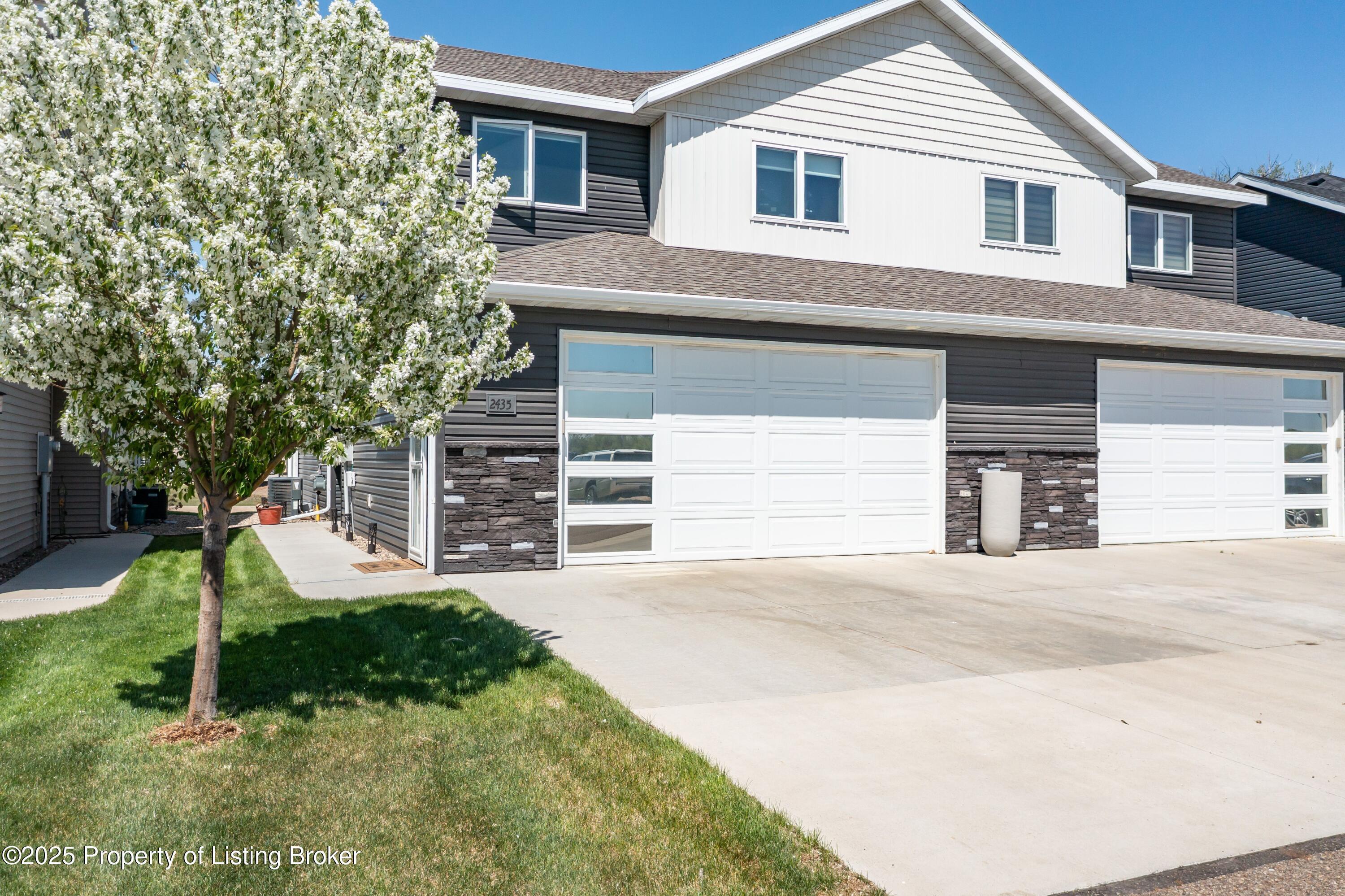 Property Photo: 2435 Waterpark Loop SE ND 58554
