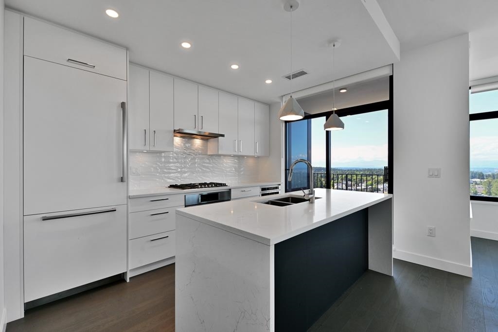 Property Photo: 1588 Johnston Road 1902 BC V4B 3Z7