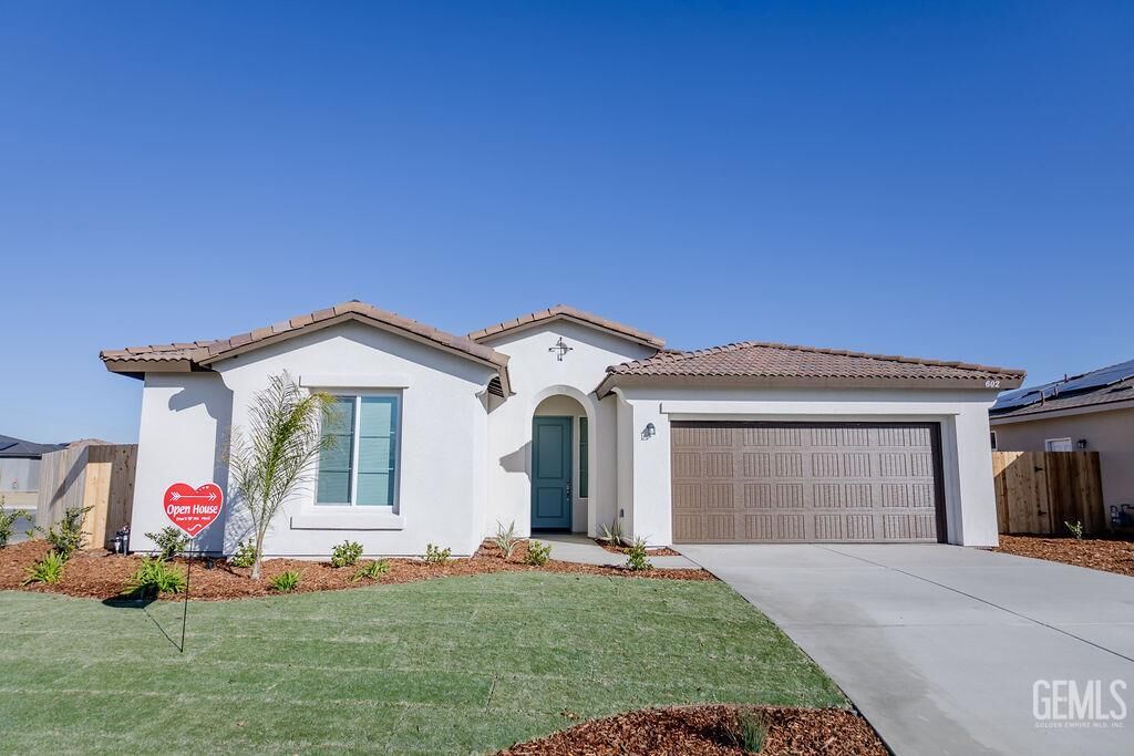 Property Photo: 602 McKenna Court CA 93263