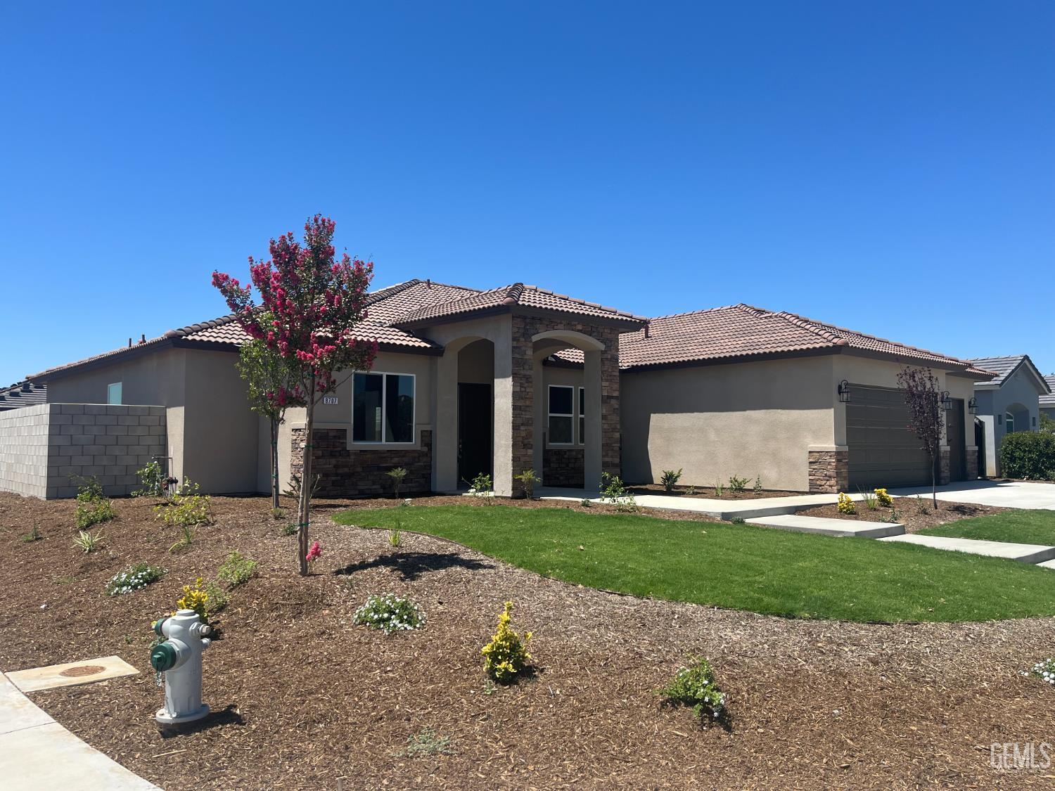 Property Photo: 8707 Kenwick Street CA 93314