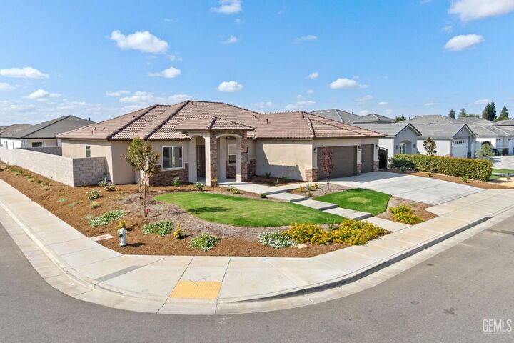 Property Photo:  8707 Kenwick Street  CA 93314 