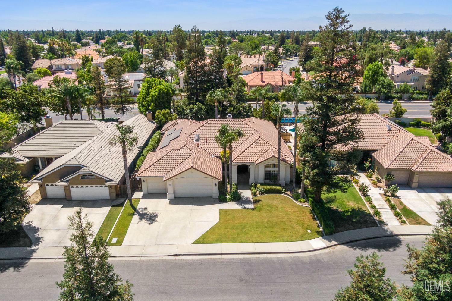 Property Photo: 11005 Jadestone Drive CA 93311