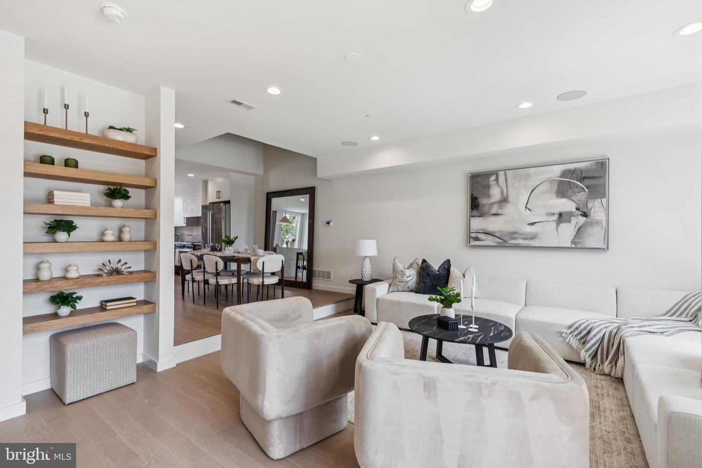 608 Brenna Walk  Philadelphia PA 19123 photo