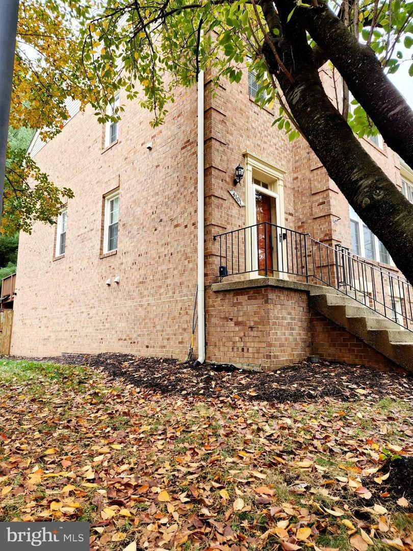 Property Photo: 4101 Meadow Field Court VA 22033