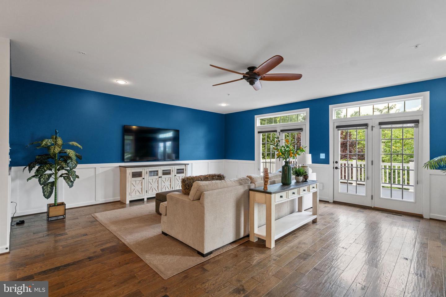 Property Photo: 42665 Burbank Terrace VA 20166