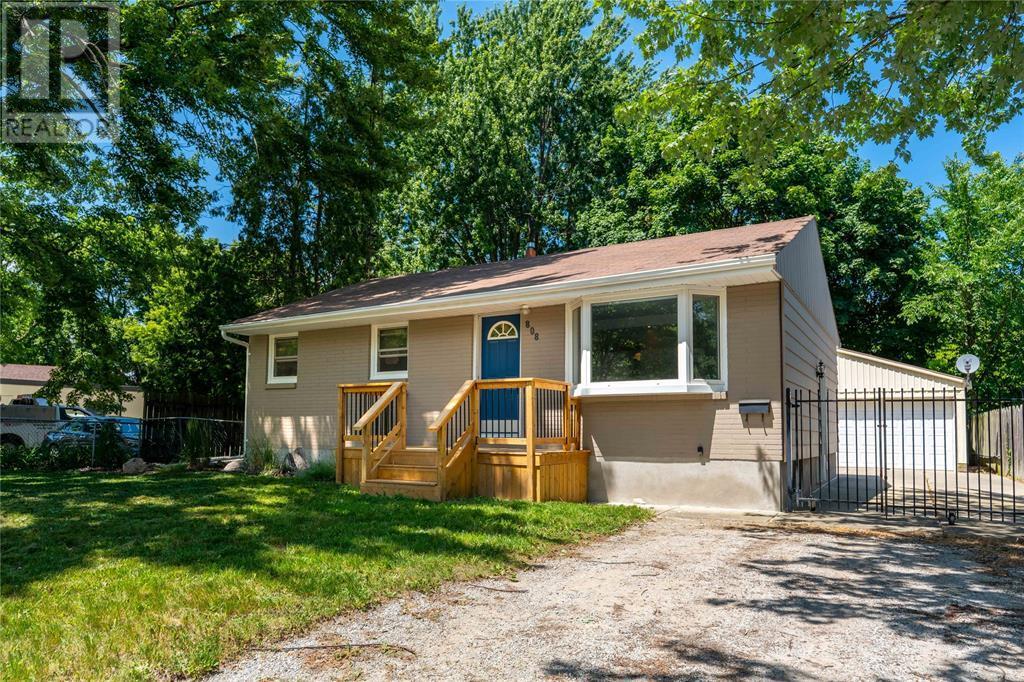 Property Photo: 808 Sycamore Drive ON N7T 4L2