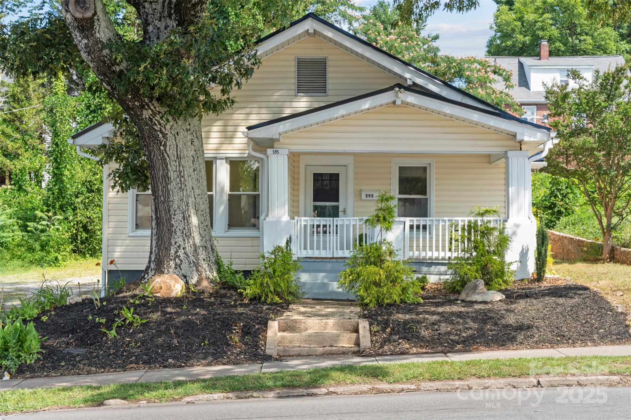 595 E Court Street  Marion NC 28752 photo