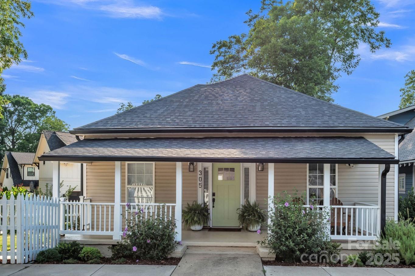 Property Photo: 305 Solomon Street NC 28216