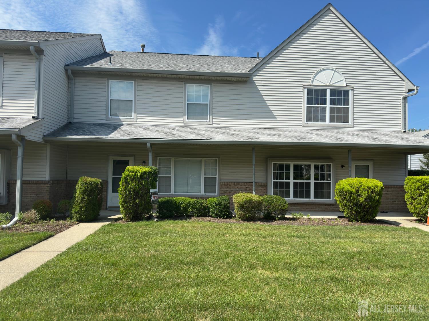 Property Photo:  16 Sassafras Court  NJ 08902 