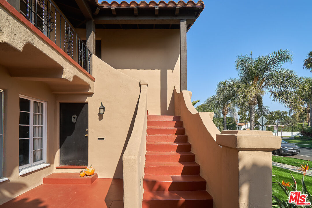 Property Photo: 1213 Stearns Dr CA 90035