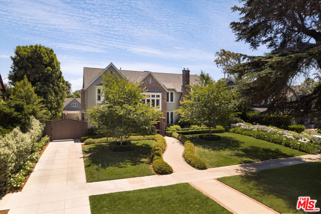Property Photo: 322 Lorraine Blvd CA 90020