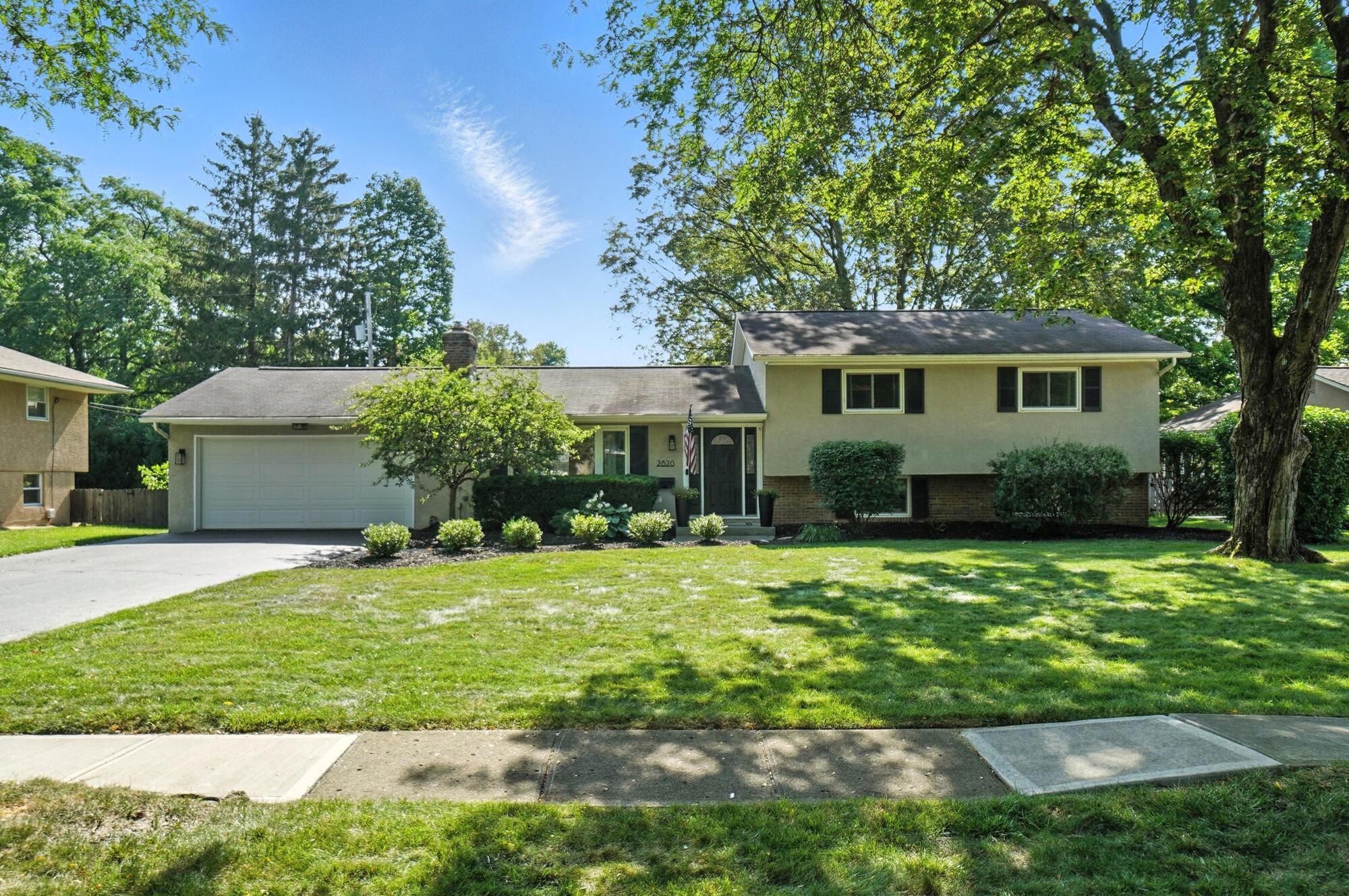 Property Photo: 2820 Halstead Road OH 43221