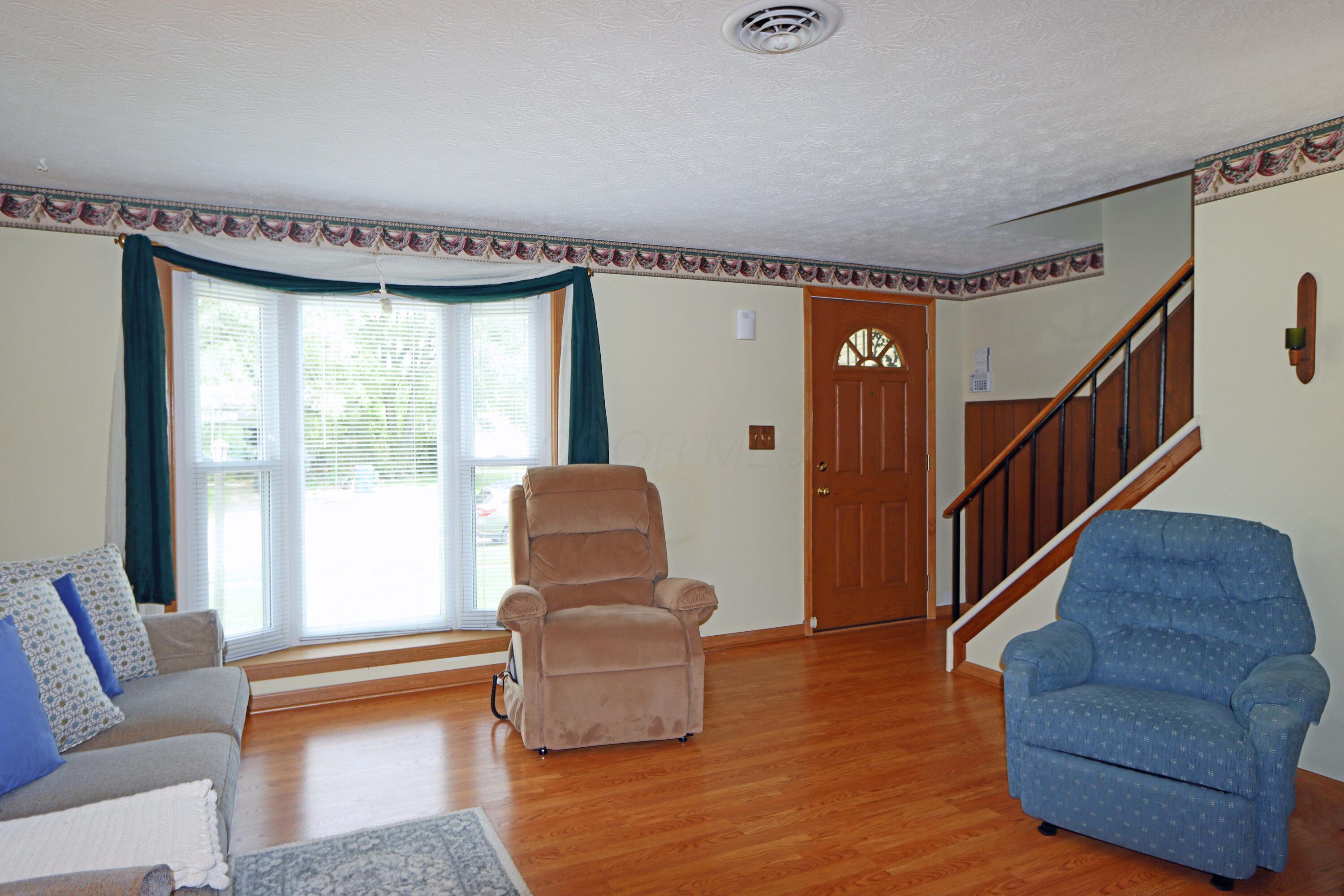 Property Photo: 5278 Edgeview Road OH 43207