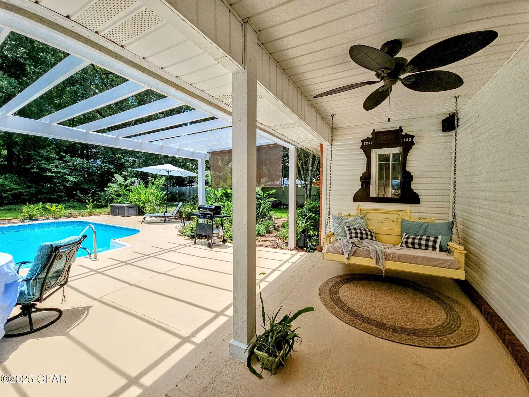 Property Photo: 5658 Derby Drive FL 32571