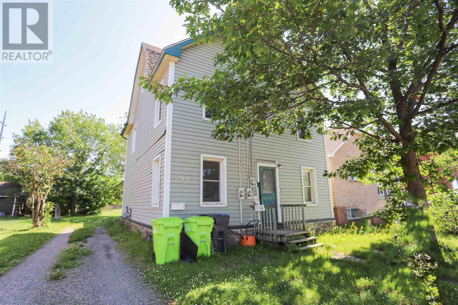 Property Photo: 203 Wallace Ter ON P6C 1K2