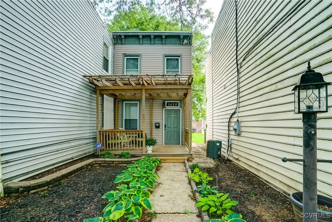 1410 W Clay Street  Richmond VA 23220 photo