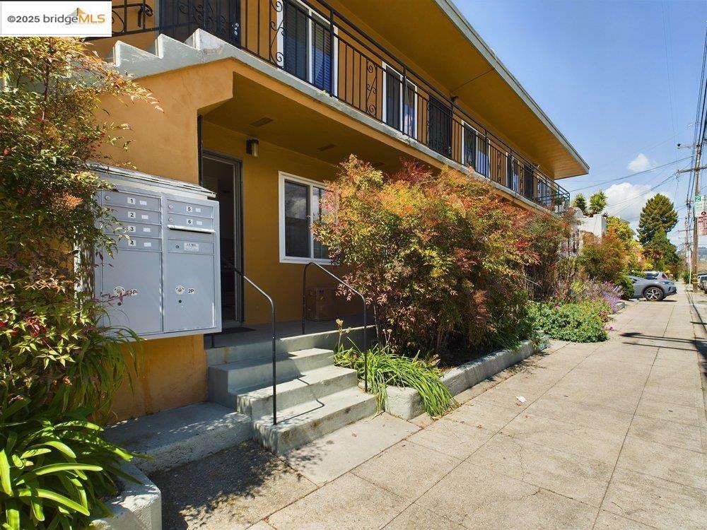 Property Photo:  3811 Opal St 3801  CA 94609 