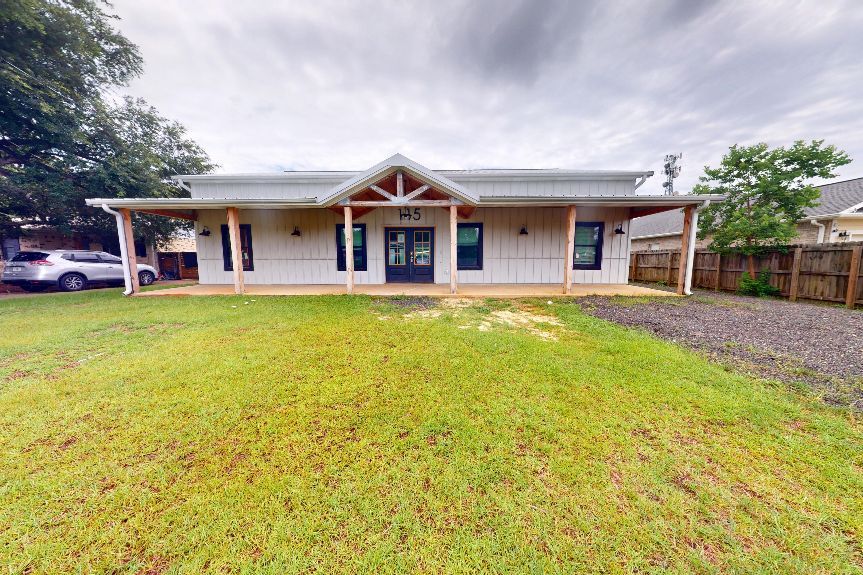 Property Photo: 115 Ridgewood Avenue FL 32569