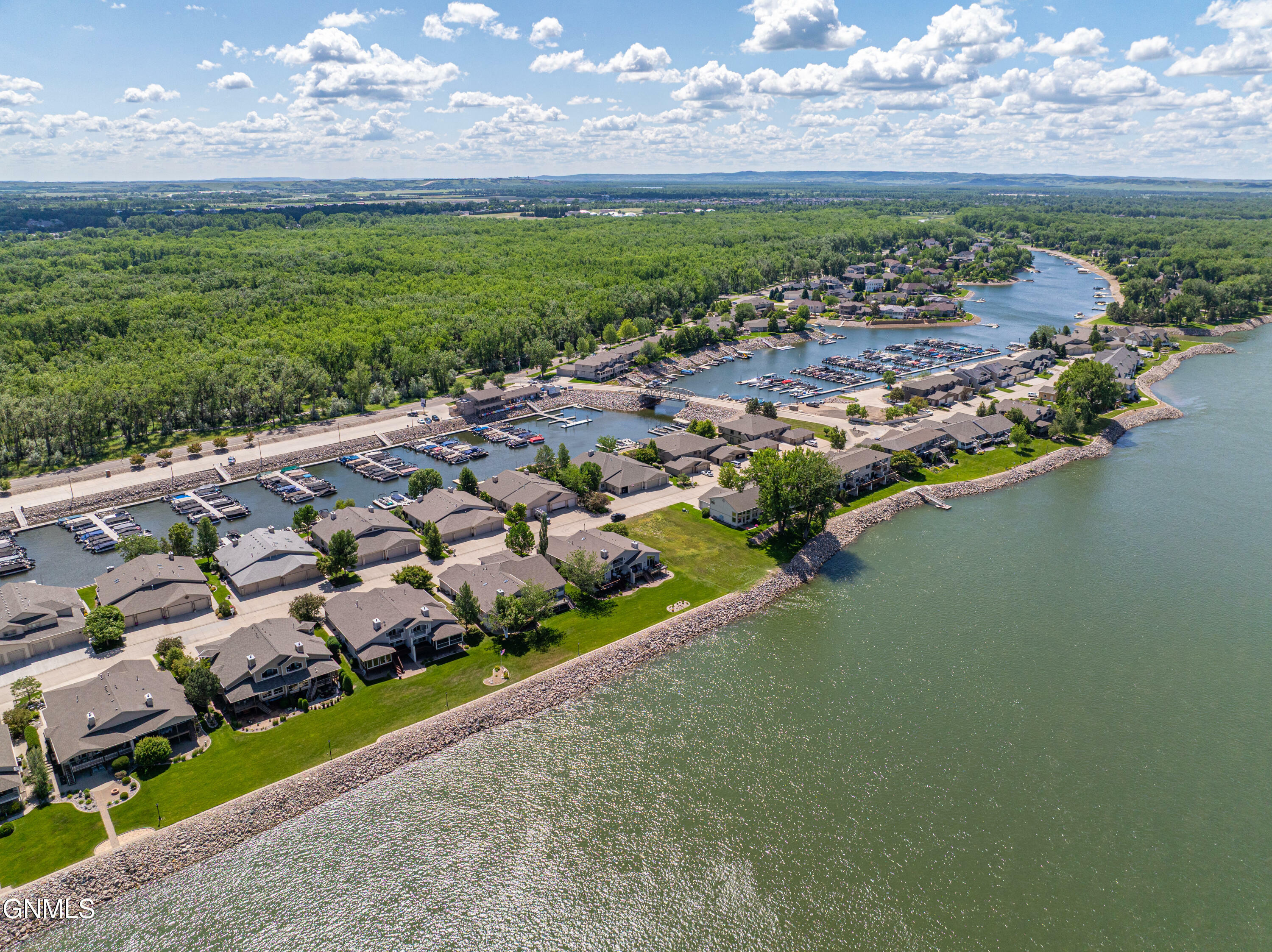 Property Photo: 1008 Southport Loop ND 58504
