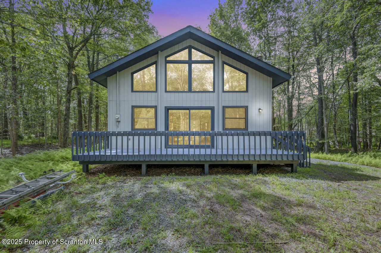 Property Photo: 127 Livingston Lane PA 18424