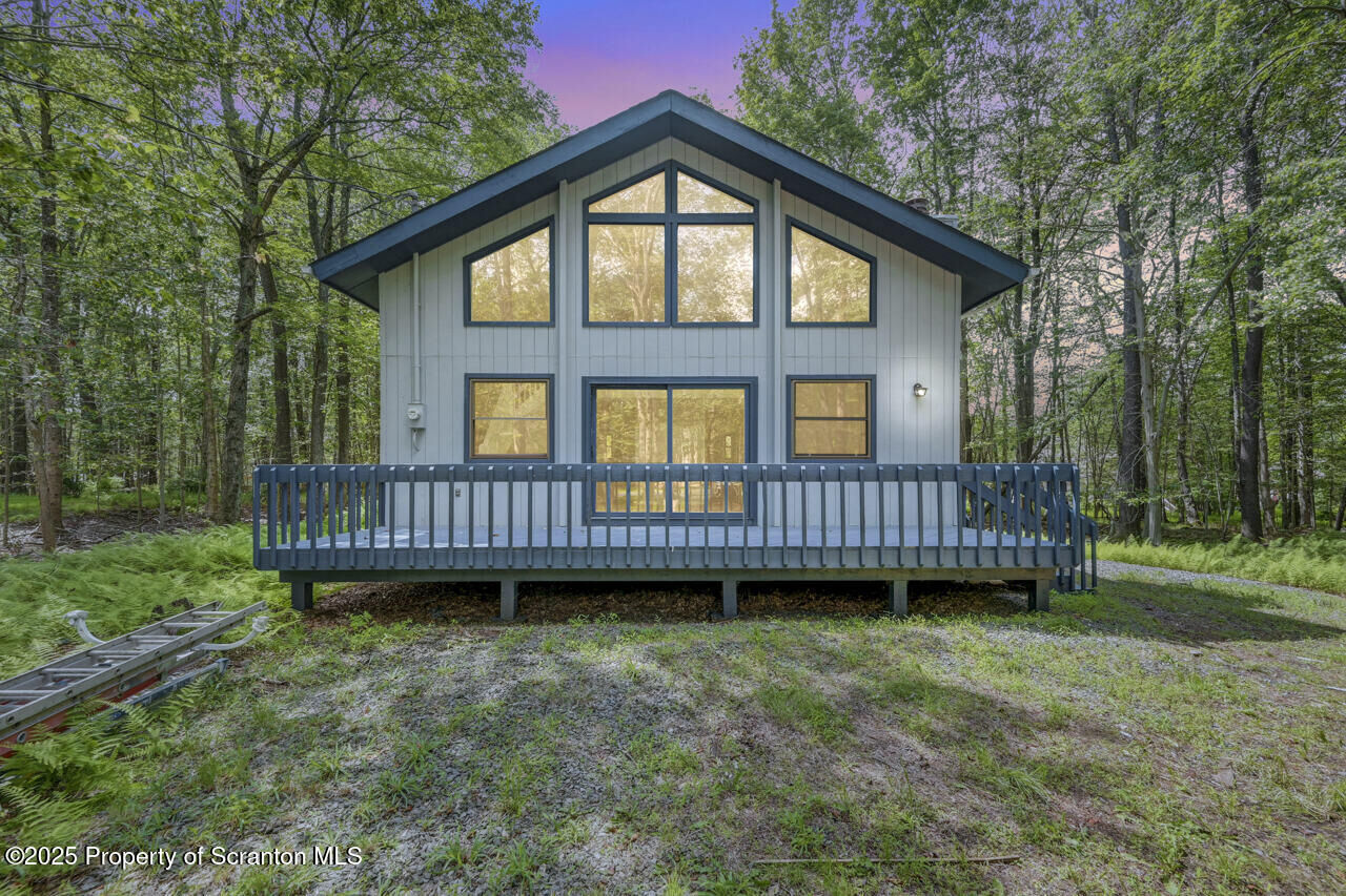 Property Photo: 127 Livingston Lane PA 18424