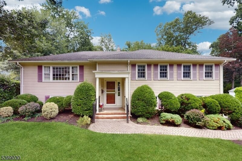 Property Photo:  47 Knollwood Dr  NJ 07974 