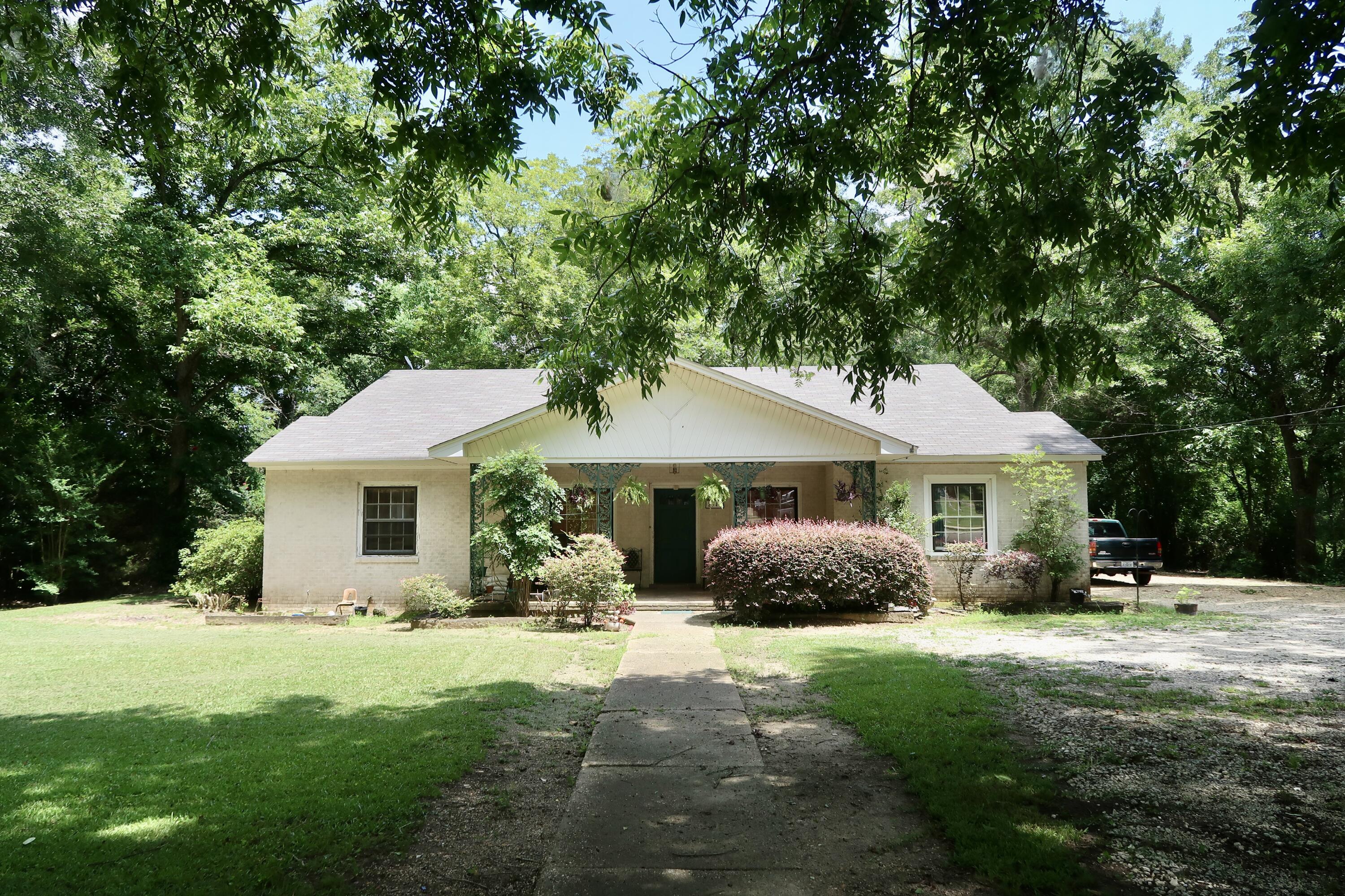 2340 Mt Carmel Ave.  Prentiss MS 39474 photo