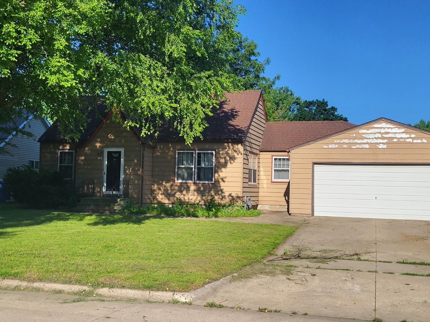 Property Photo: 603 SE 5th Avenue IA 51301