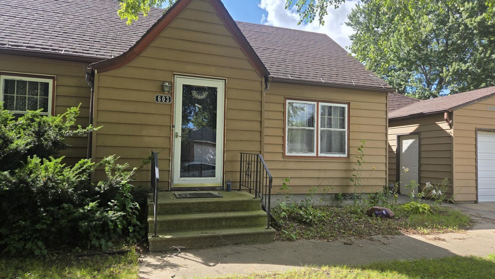 Property Photo:  603 SE 5th Avenue  IA 51301 