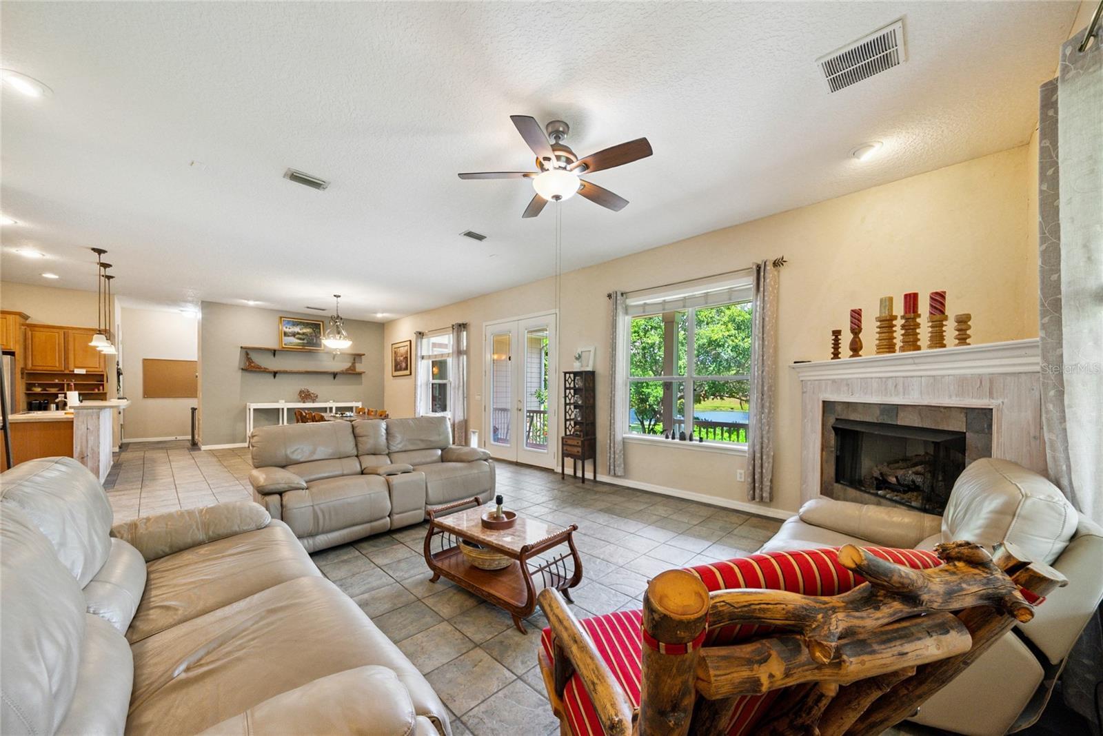 Property Photo: 1351 Canal Point Road FL 32750