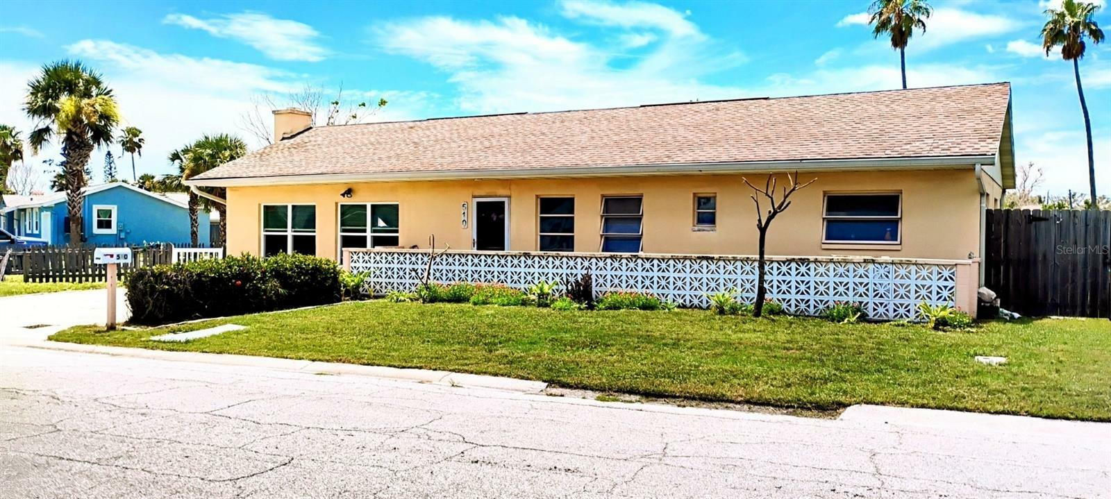 Property Photo: 510 Marlyn Way FL 33708