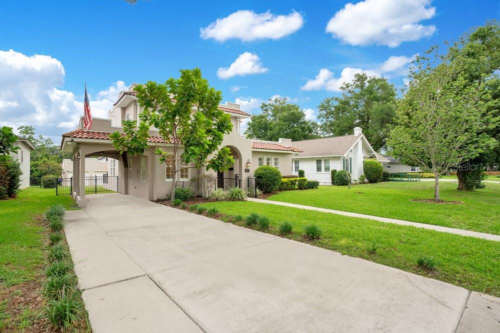 Property Photo: 207 W Maxwell Street FL 33803