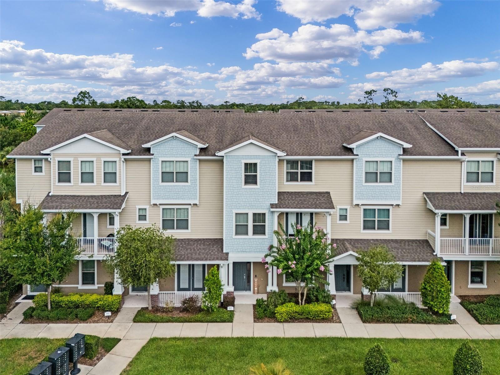 Property Photo: 465 Portico Court FL 32765