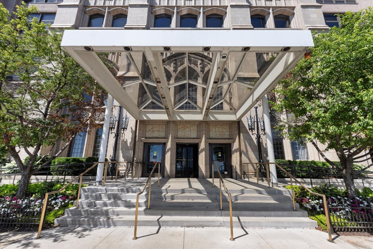 Property Photo: 680 N Lake Shore Drive 914 IL 60611