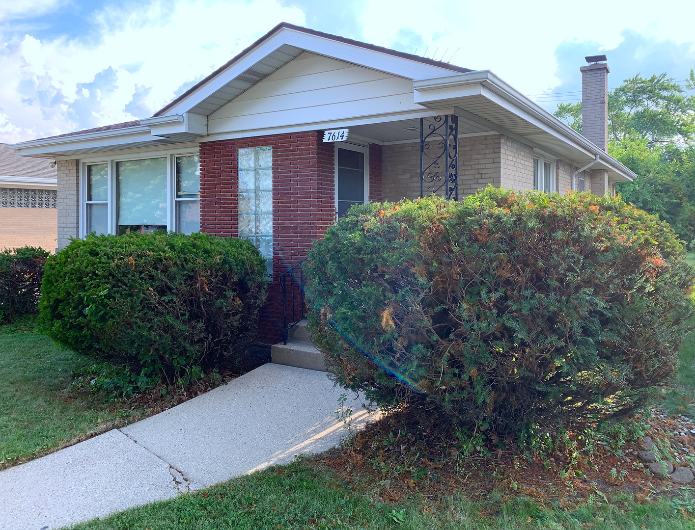 Property Photo: 7614 N Neva Avenue IL 60714