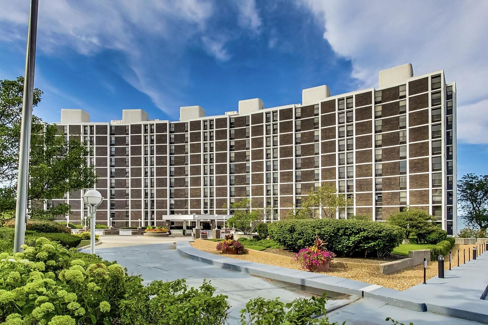 Property Photo: 1500 Sheridan Road 7G IL 60091