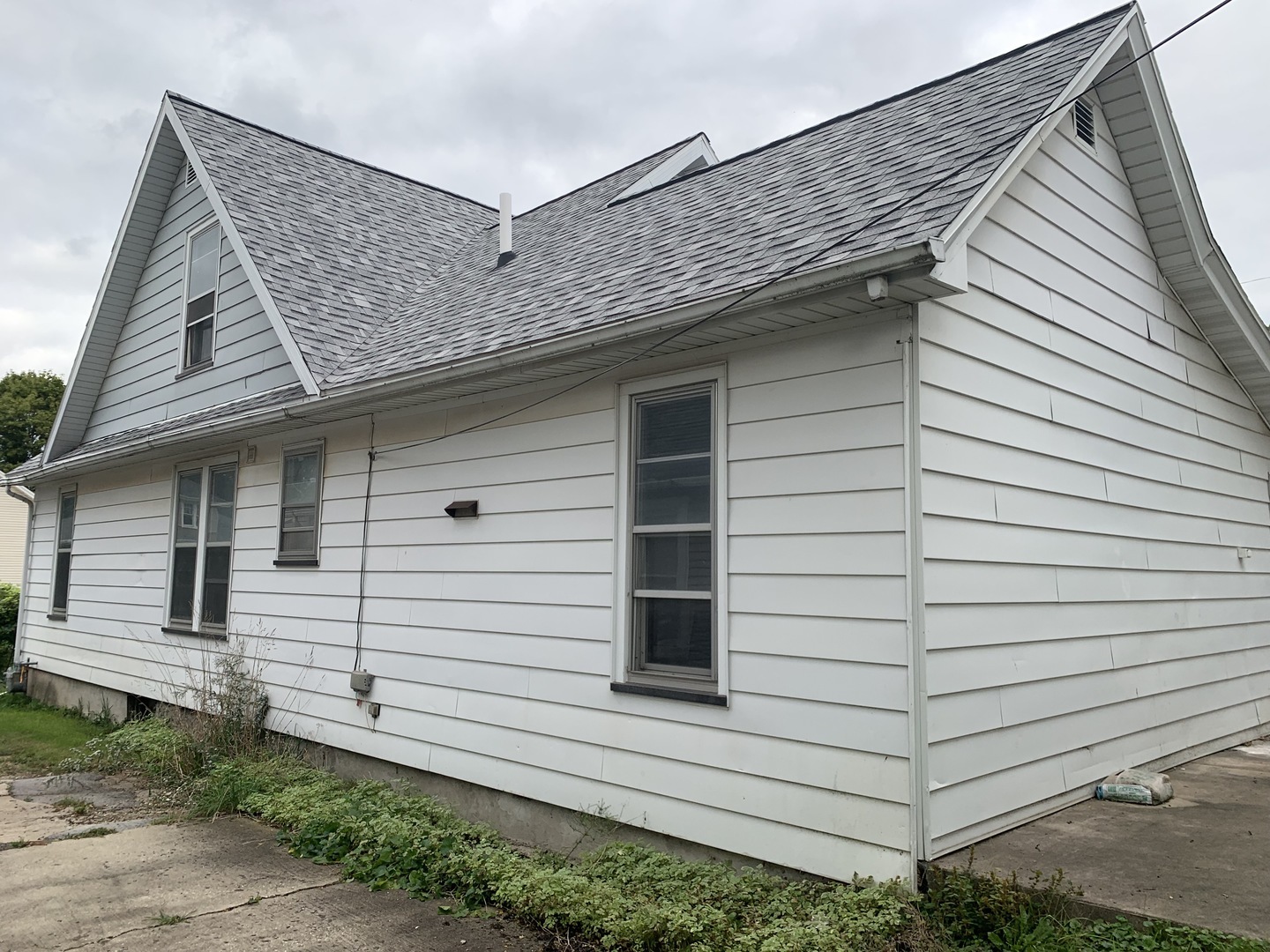 Property Photo:  658 6th Street  IL 61301 