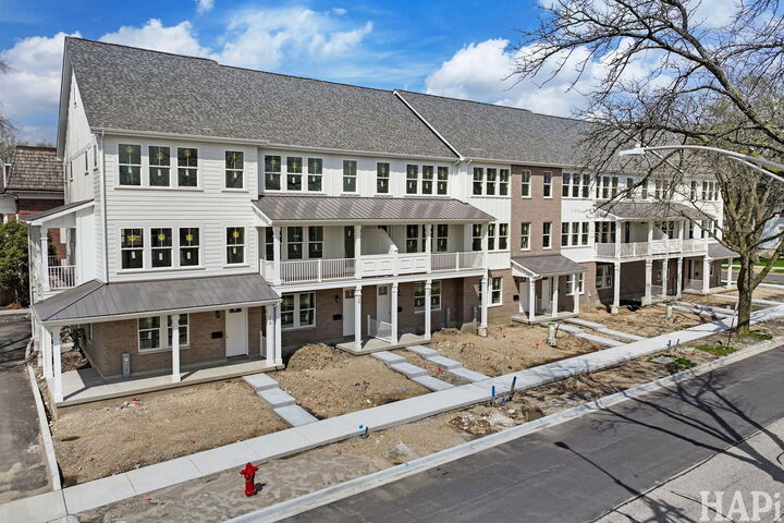 Property Photo:  150 Washington Street 150  IL 60010 