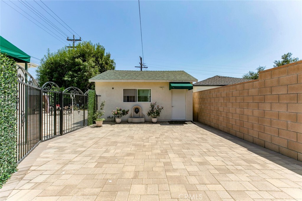 Property Photo: 1748 Opechee Way CA 91208