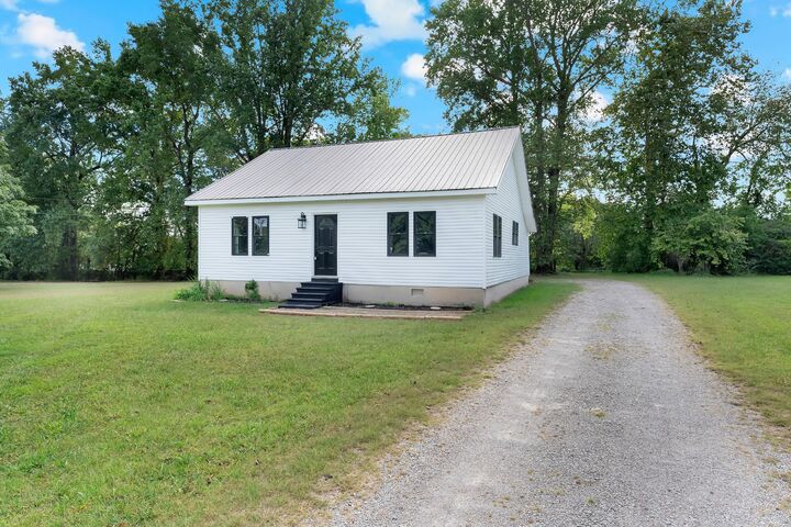 Property Photo:  114 Allen Dr  TN 37398 