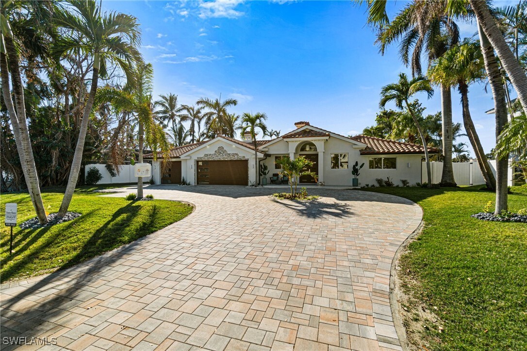 5203 Starfish Avenue  Naples FL 34103 photo