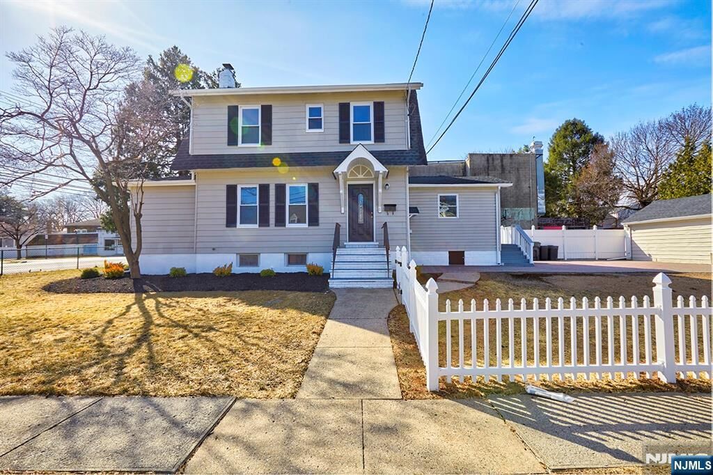 Property Photo:  6 Levitt Avenue  NJ 07621 